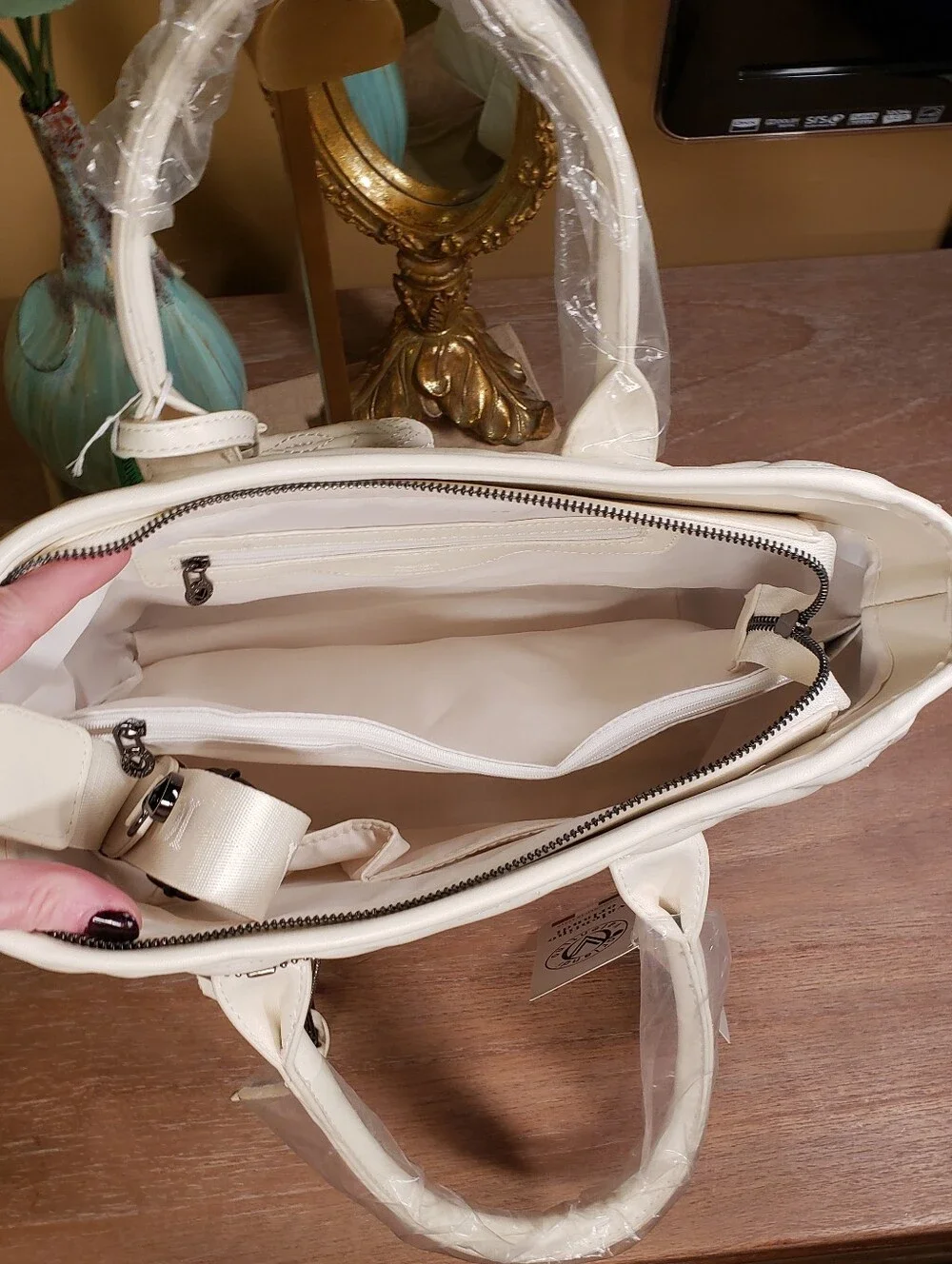 Valentino Orlandi Quilted Cream Tote w/ Pouch, Crossbody & Logo Charm NWT! $359 - Picture 8 of 14
